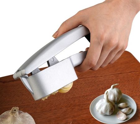 Amostra grátis 2 em 1 Pressão manual de alho Mincer Kitchen Garlic Chopper Slicer Portable Garlic Grinding Crusher Masher Maker Ferramentas de vegetais