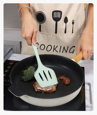 995G Conjunto de utensílios de cozinha de gel de sílica com alça de madeira e balde de armazenamento de tabuleiro