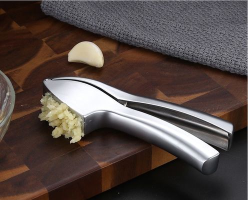 Pressão de alho de qualidade alimentar triturador de gengibre triturador de peelers espremedor de 16 * 3cm Multi Grater de cozinha
