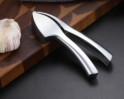 Pressão de alho de qualidade alimentar triturador de gengibre triturador de peelers espremedor de 16 * 3cm Multi Grater de cozinha