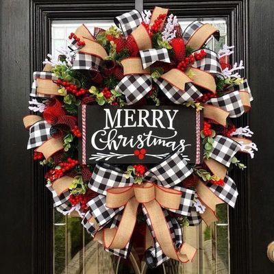 Coroa de pinheiro de Natal de tecido de pelúcia e plástico para decorações de Natal ao ar livre