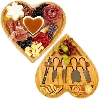 Tabuleiro de queijo de bambu redondo e tabuleiro de charcuterie com ferramentas de pizza equipadas com faca